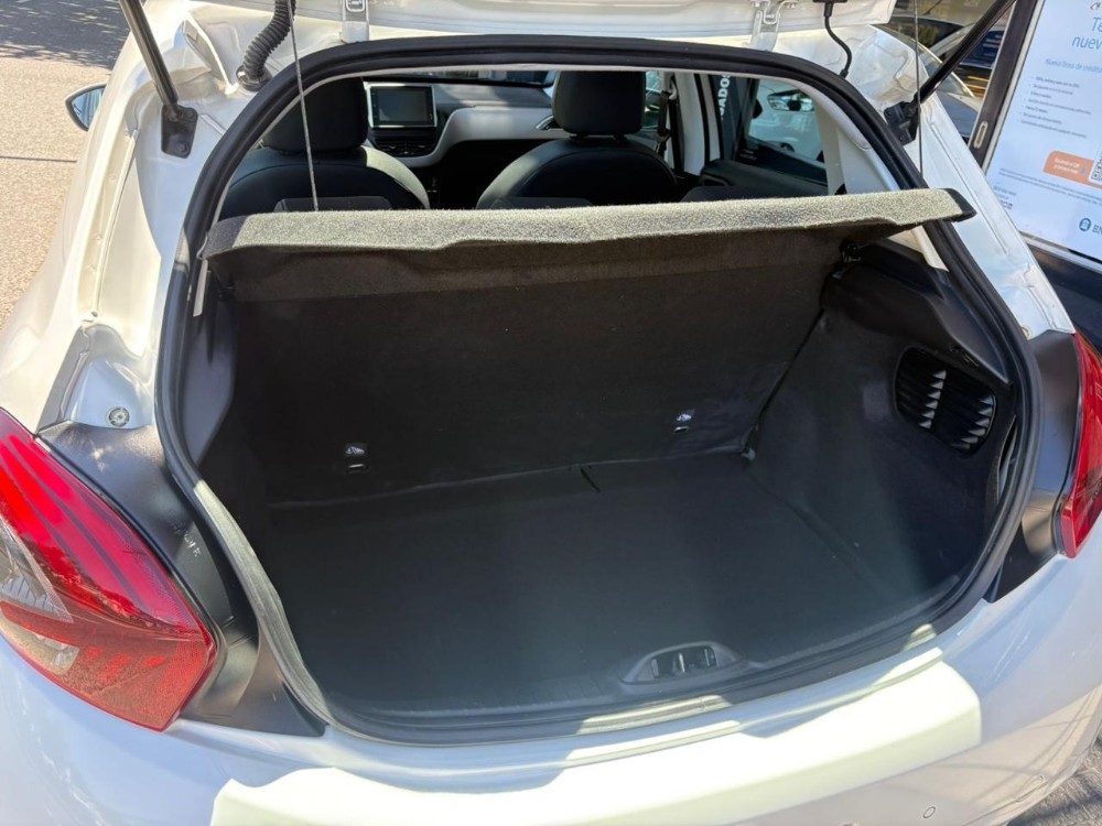 Peugeot 208 Feline — foto 10